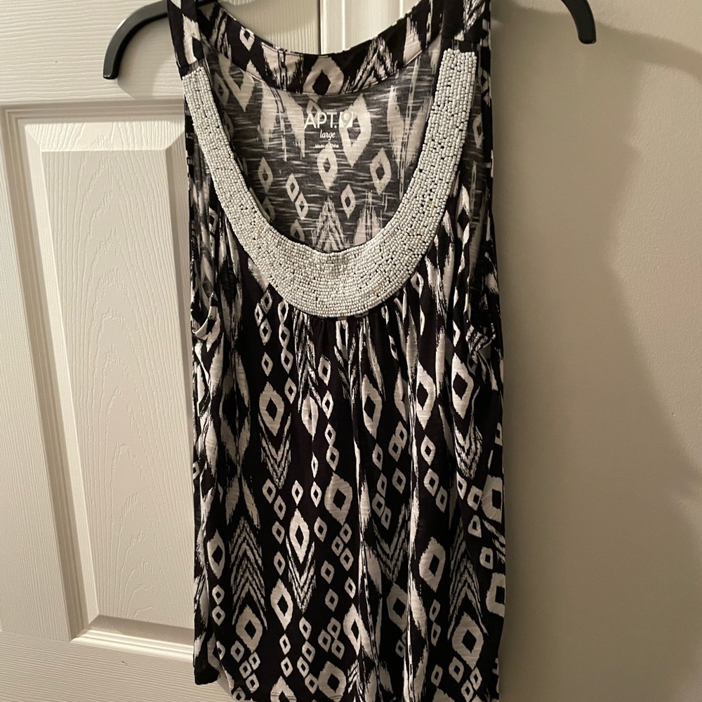 NWTS APT 9 large very unusual top-multi colored embellshed- white beads